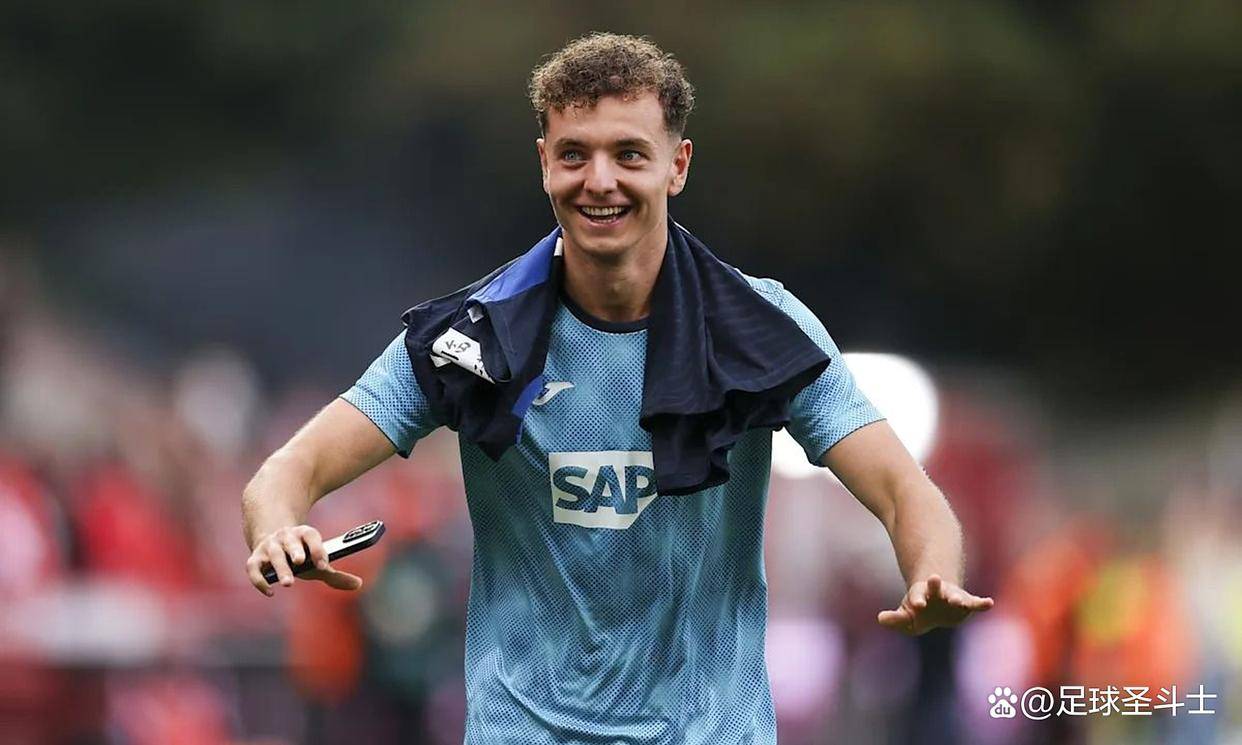 菲斯尼克·阿斯拉尼的续约与逃离条款：一场心照不宣的交易